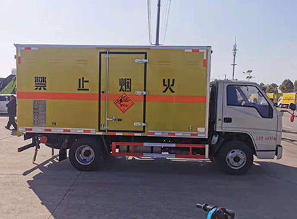 毛阳镇爆破器材运输车技术升级与安全合规新趋势